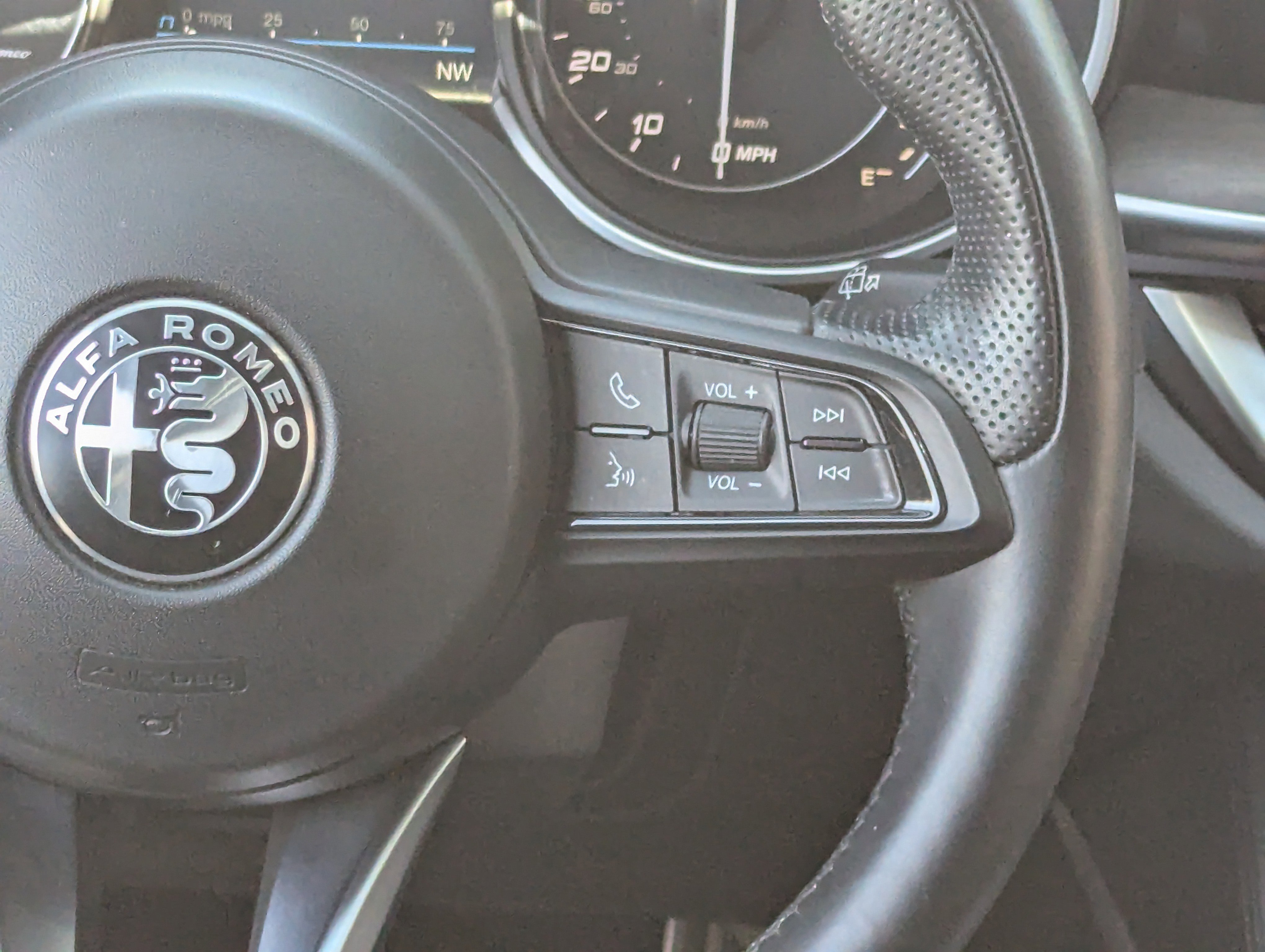 Used 2023 Alfa Romeo Stelvio Ti w/ Active Assist Plus Package image 19