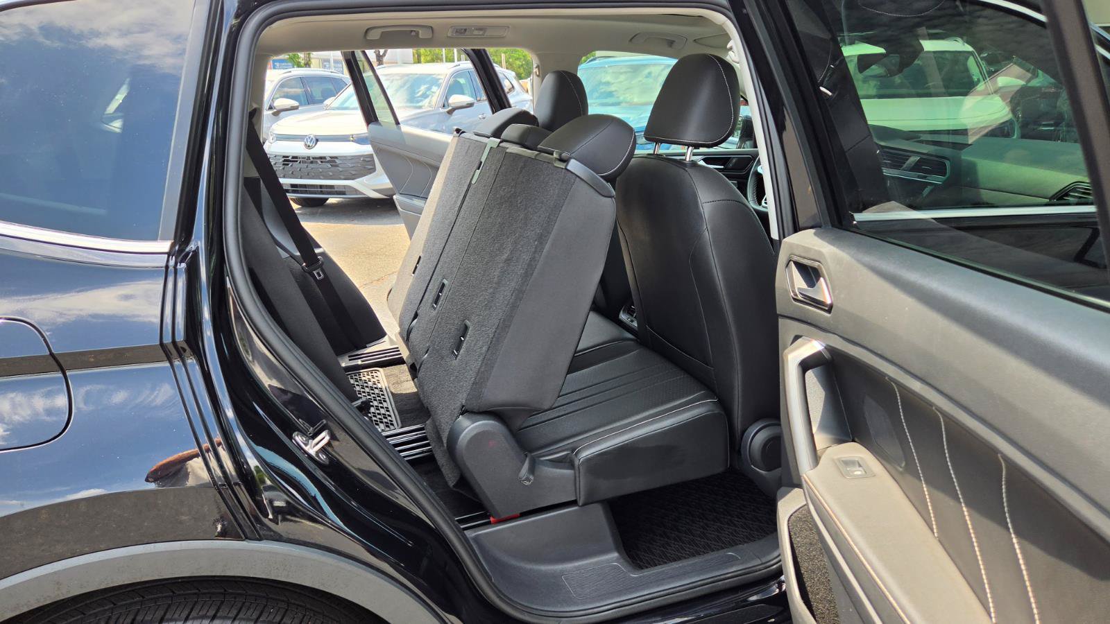 Certified 2023 Volkswagen Tiguan SE w/ Panoramic Sunroof Package FWD image 48