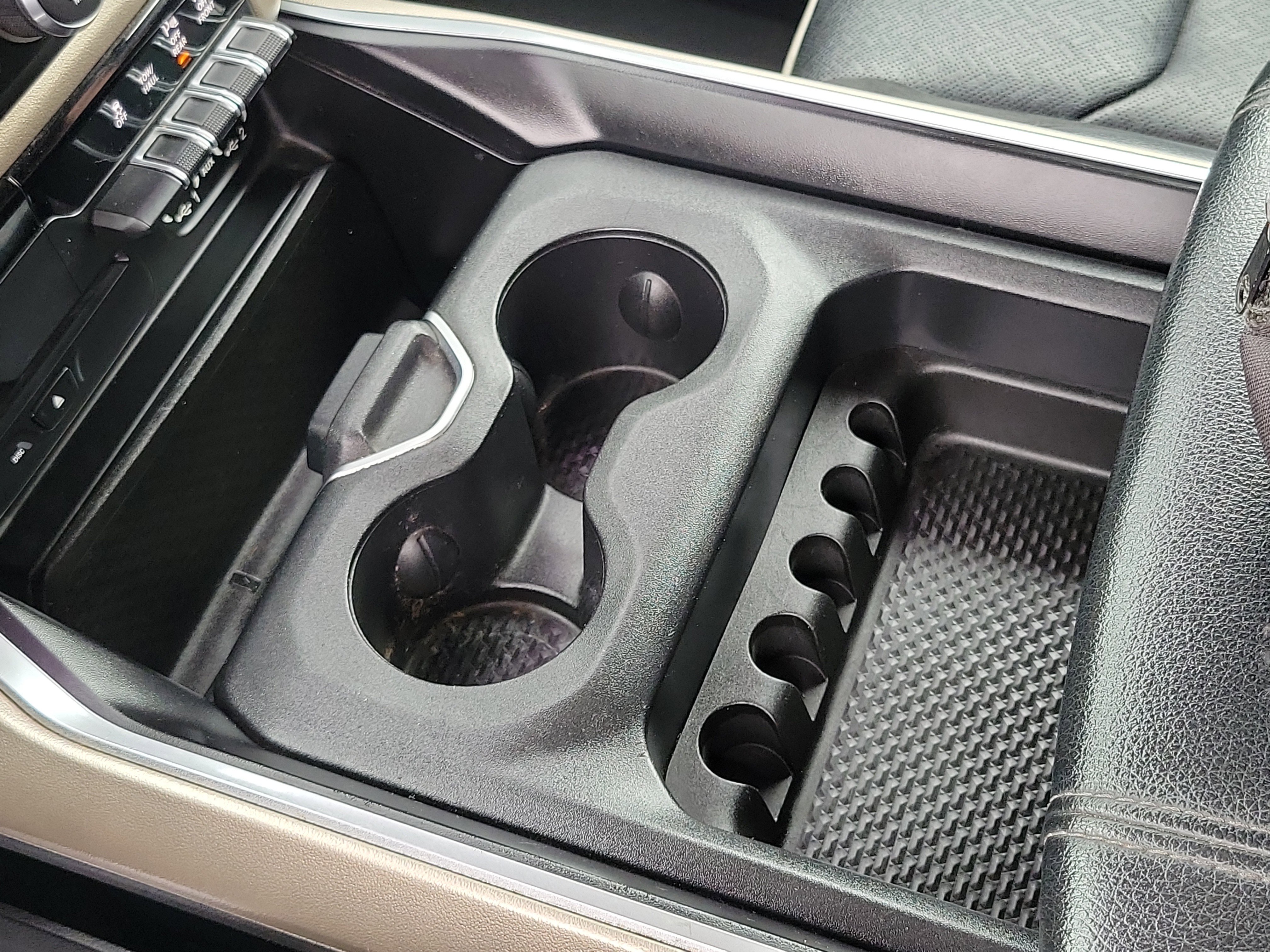 Used 2019 RAM 1500 Laramie AWD/4WD image 13