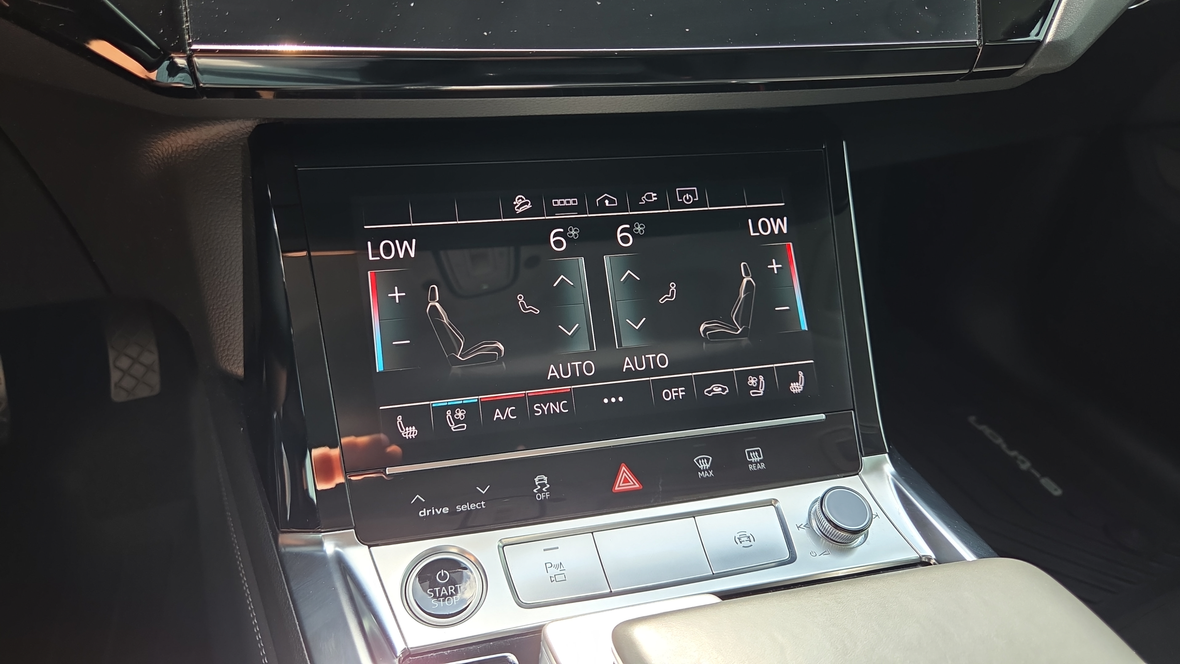 Used 2022 Audi e-tron Premium Plus w/ Premium Plus Package AWD/4WD image 25