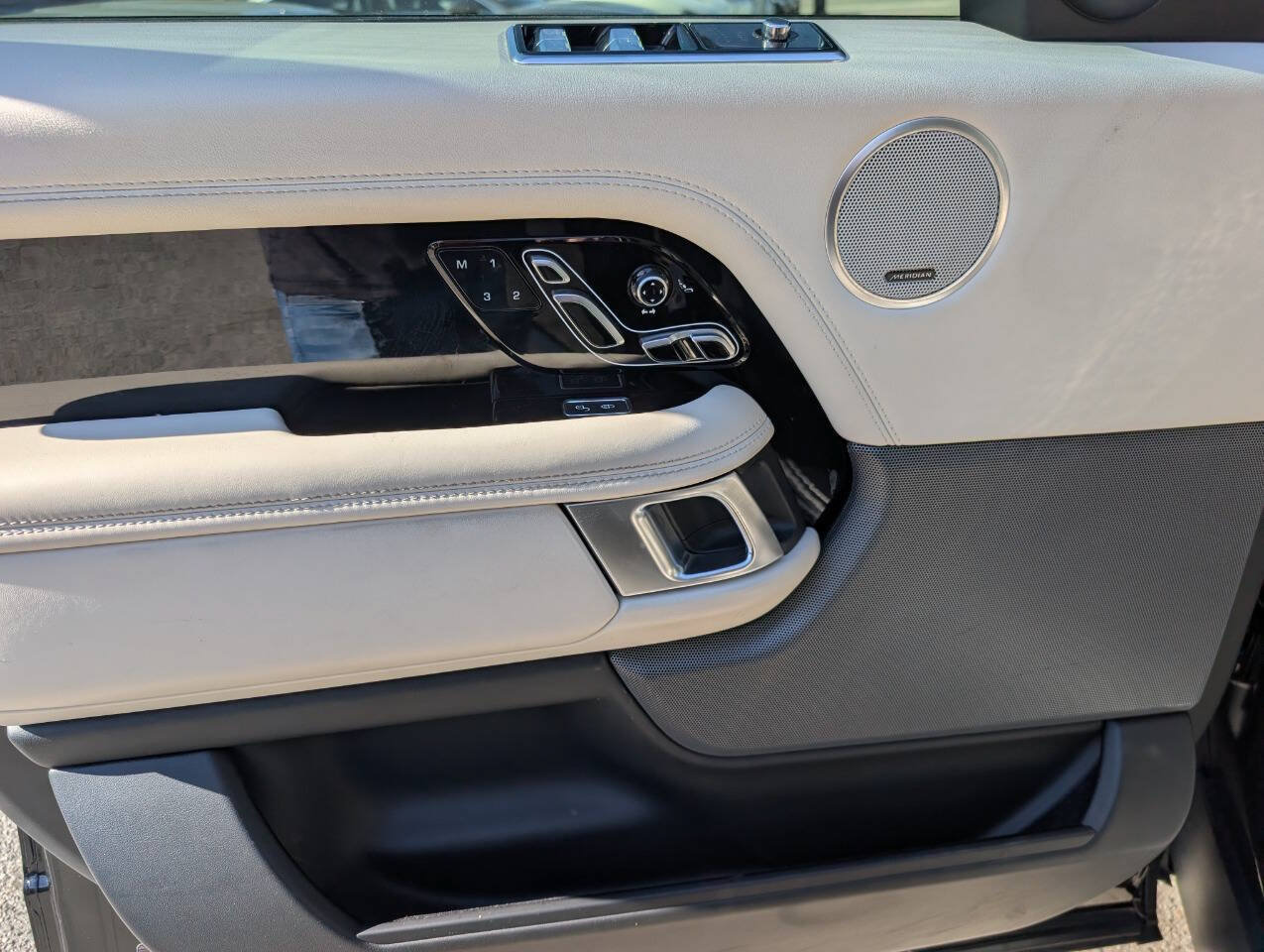 Used 2018 Land Rover Range Rover HSE AWD/4WD image 9