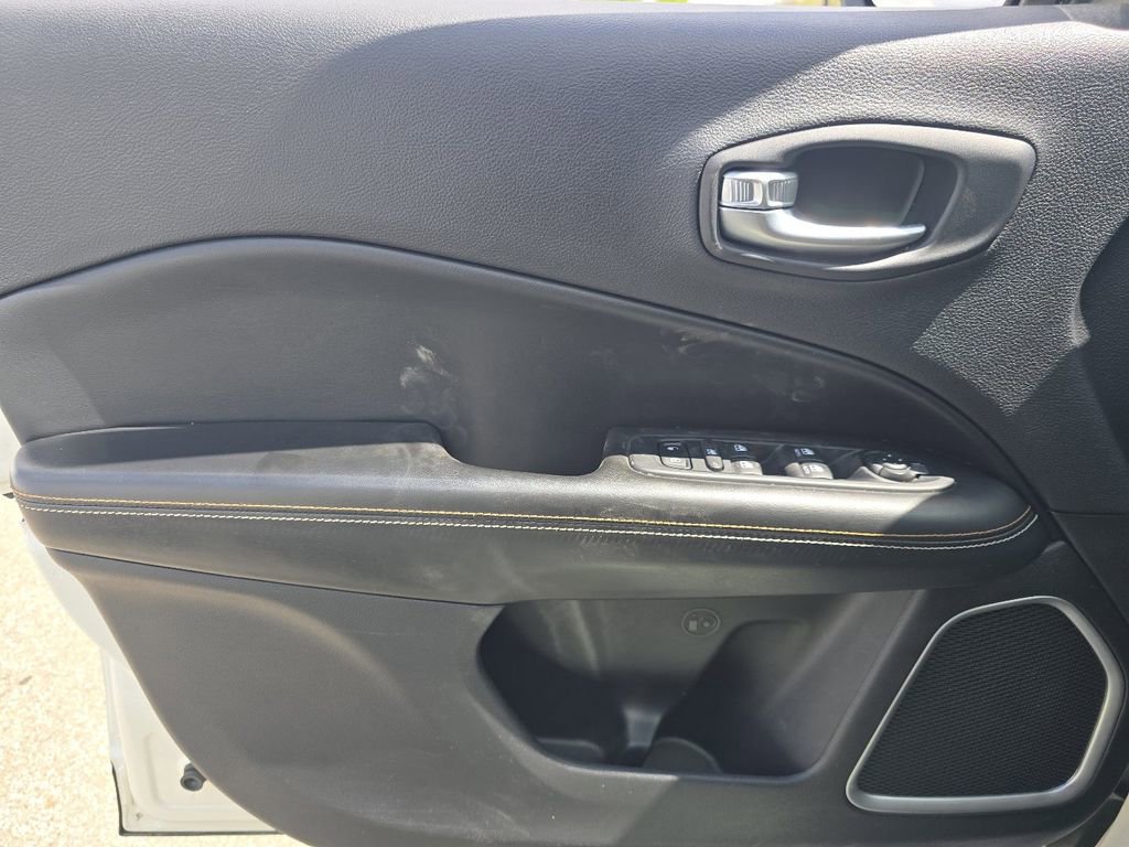 Used 2018 Jeep Compass Latitude w/ Popular Equipment Group AWD/4WD image 25