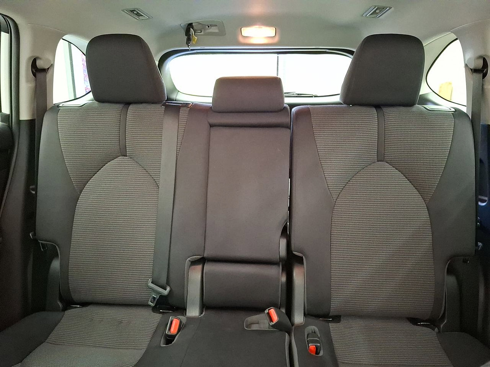 Used 2022 Toyota Highlander LE AWD/4WD image 19