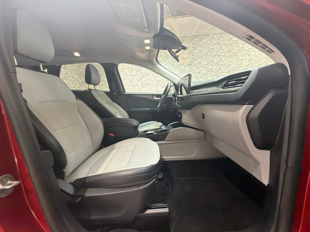 Used 2025 Ford Escape SE FWD image 9