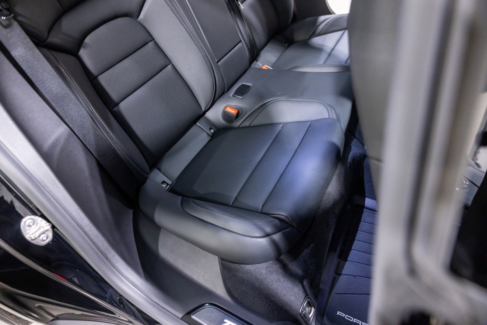 Used 2024 Porsche Taycan 4S image 34