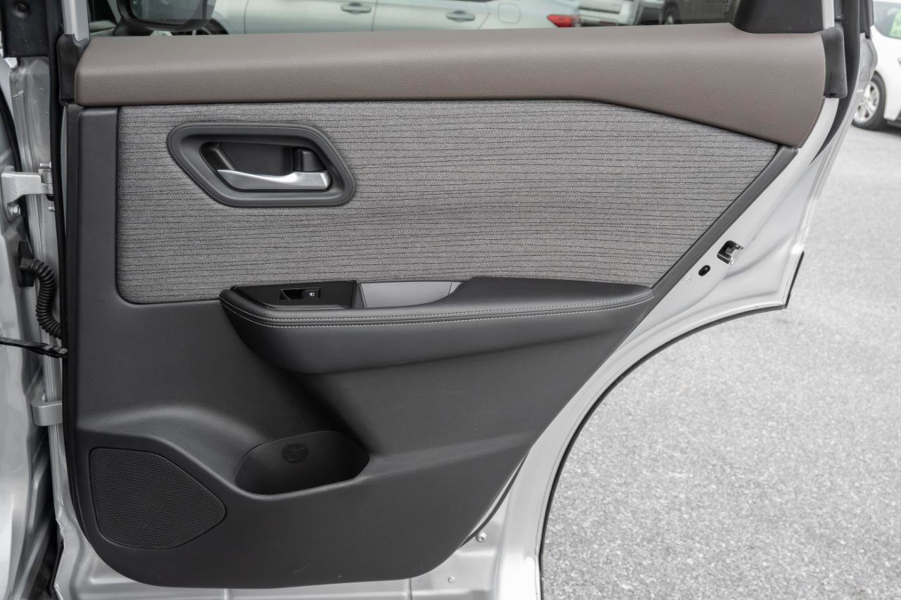 Used 2023 Nissan Rogue SV image 31