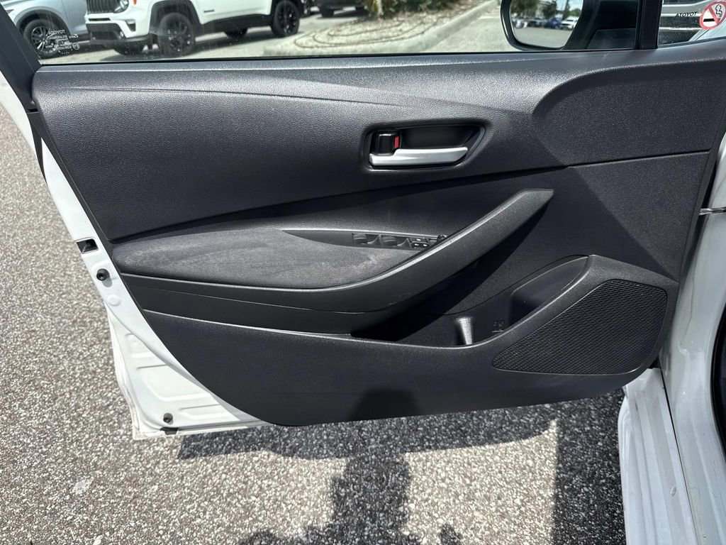 Used 2021 Toyota Corolla LE image 14