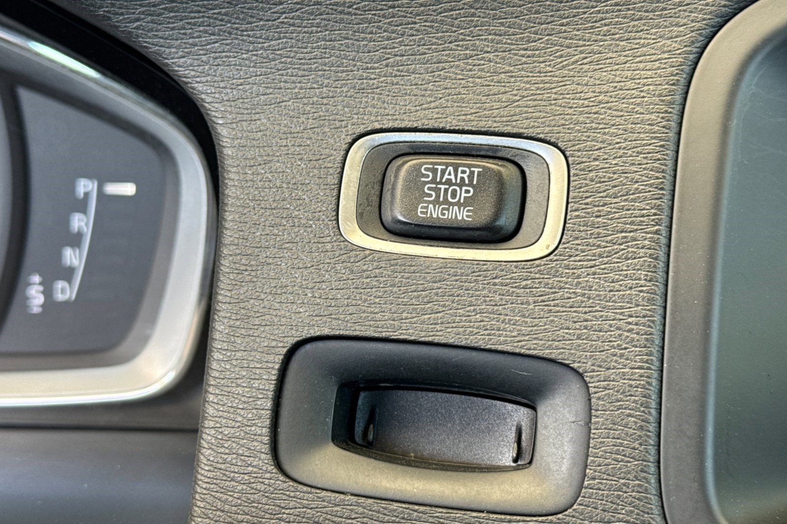 Used 2015 Volvo V60 T5 Premier w/ Convenience Package image 34