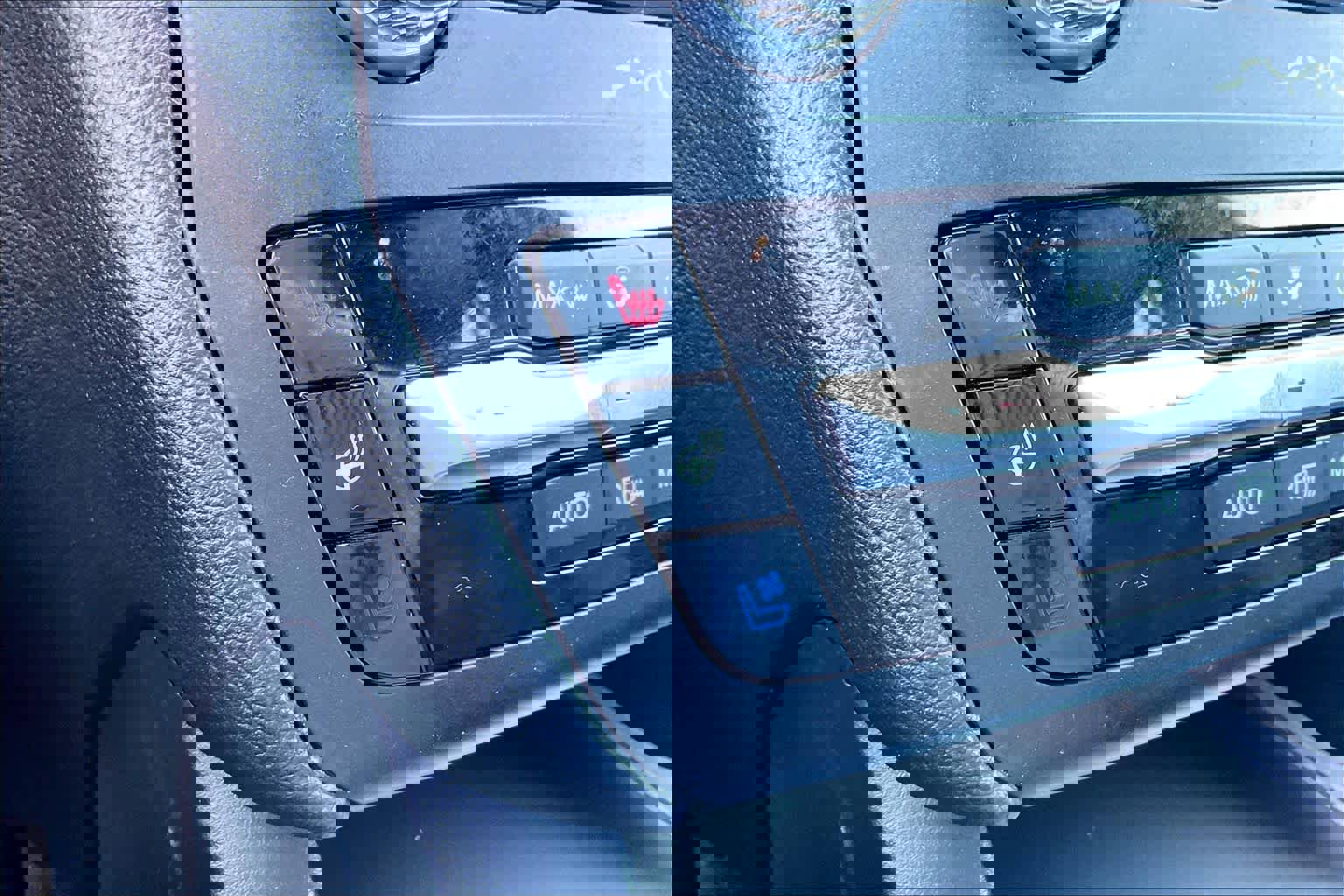 Used 2020 Ford Explorer Limited image 31