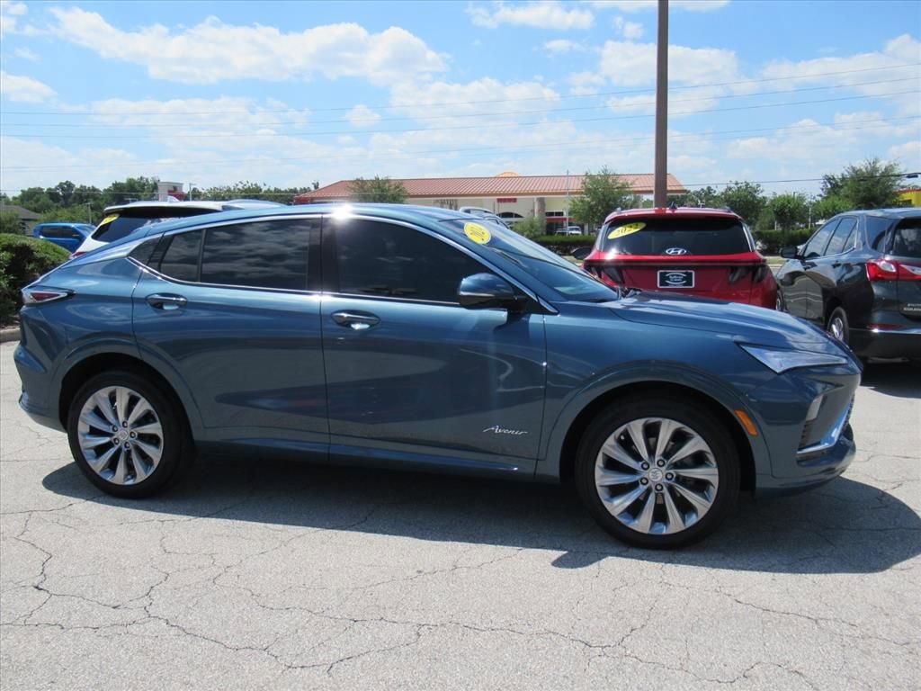 Certified 2024 Buick Envista Avenir FWD image 2