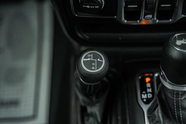 Used 2025 Jeep Wrangler Unlimited Sahara AWD/4WD image 34