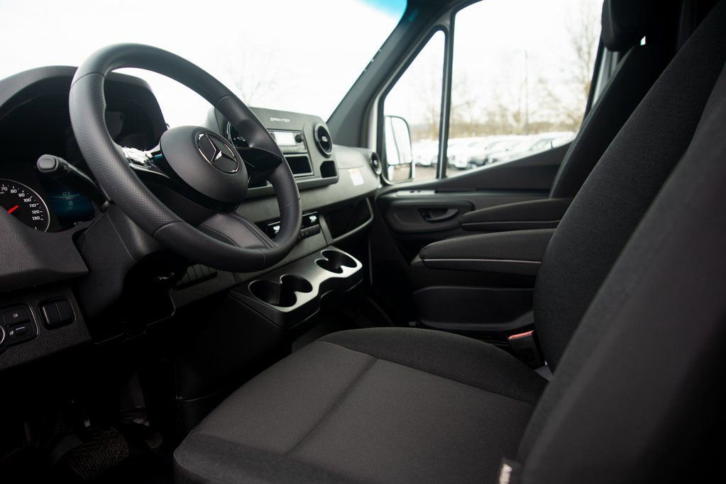 Used 2025 Mercedes-Benz Sprinter 2500 image 27