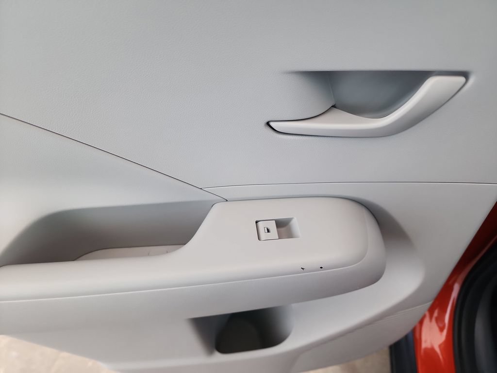 Used 2025 Hyundai Kona SEL AWD/4WD image 35