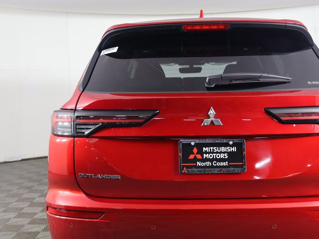 New 2026 Mitsubishi Outlander SE image 18