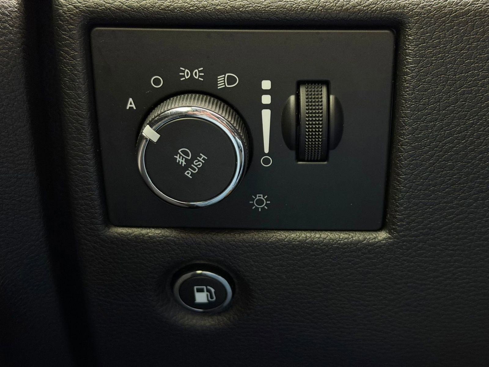 Used 2019 Jeep Grand Cherokee Laredo image 16