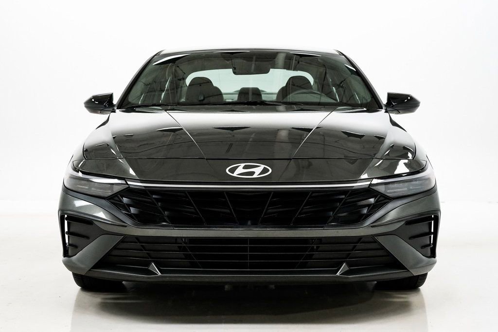Used 2025 Hyundai Elantra SEL image 4