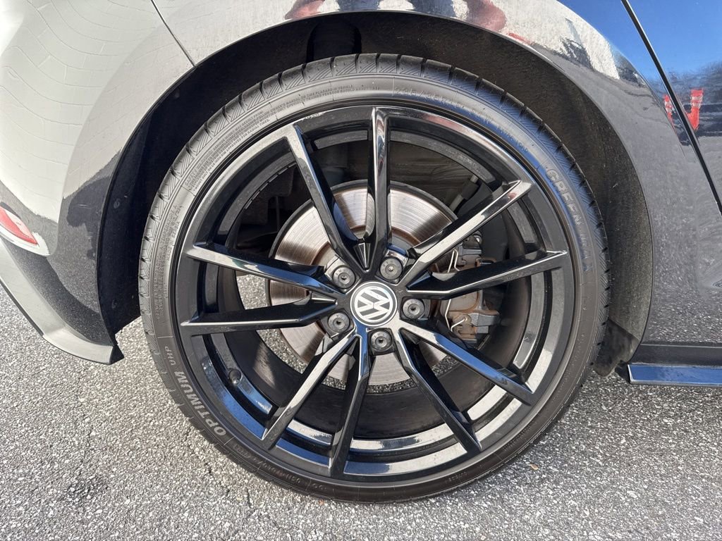 Used 2019 Volkswagen Golf R 4-Door image 9
