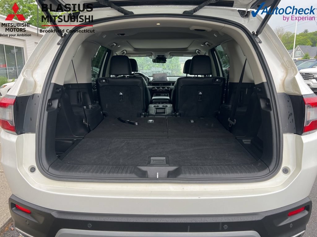Used 2023 Honda Pilot Touring image 11