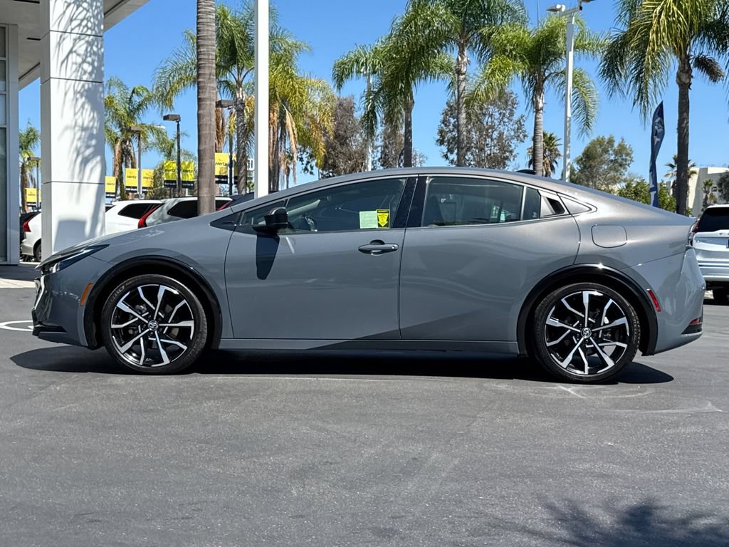 Used 2026 Toyota Prius Plug-In Hybrid FWD image 2