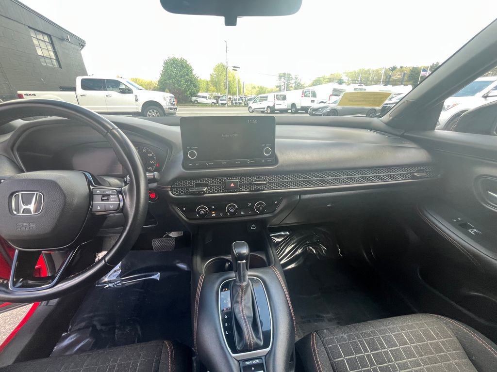 Used 2025 Honda HR-V Sport image 32