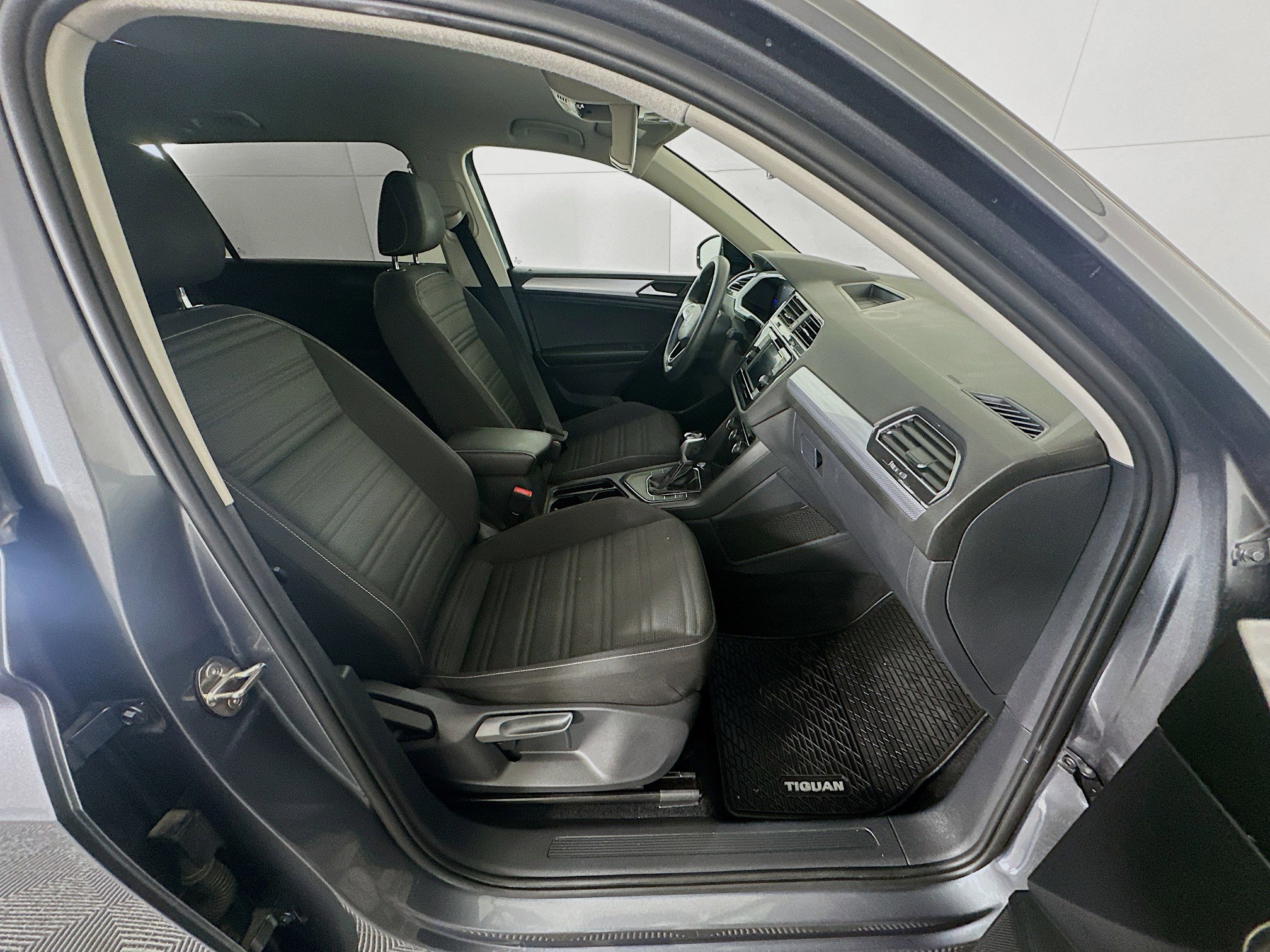 Used 2022 Volkswagen Tiguan S image 31