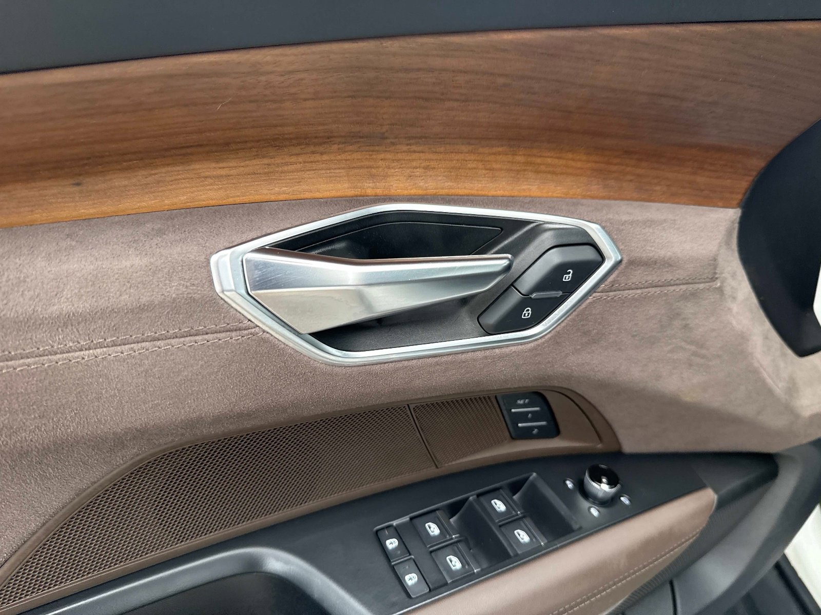 Used 2023 Audi e-tron GT Prestige image 18