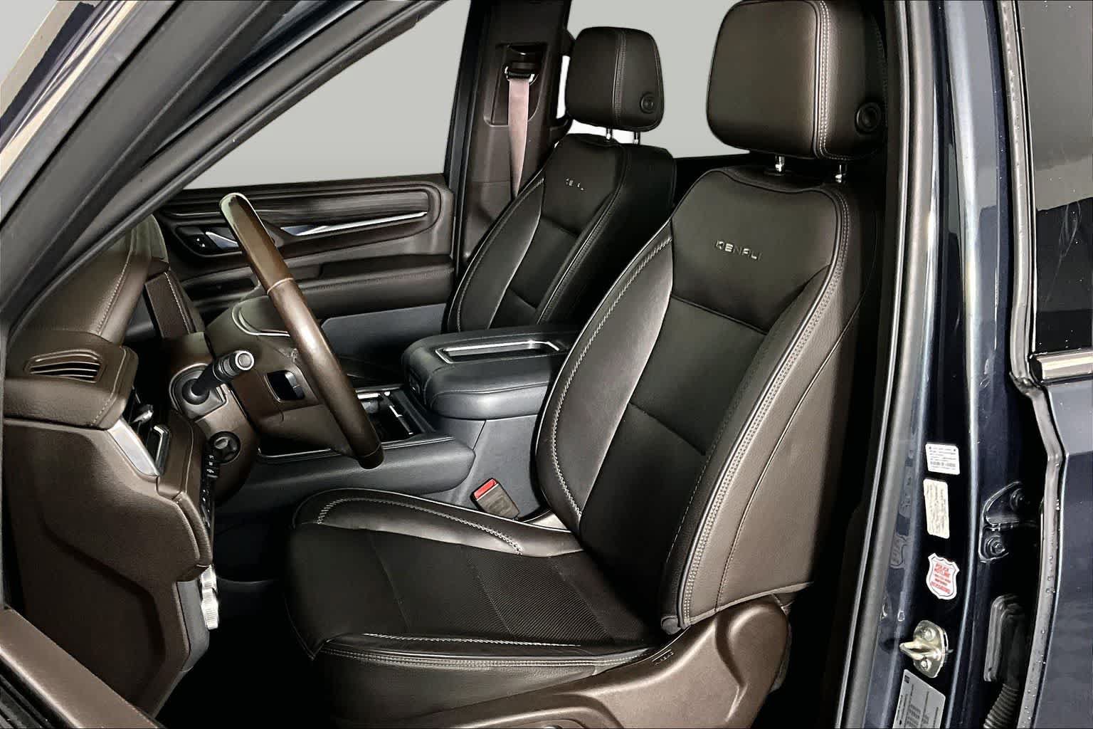 Used 2021 GMC Yukon Denali w/ Denali Premium Package AWD/4WD image 22
