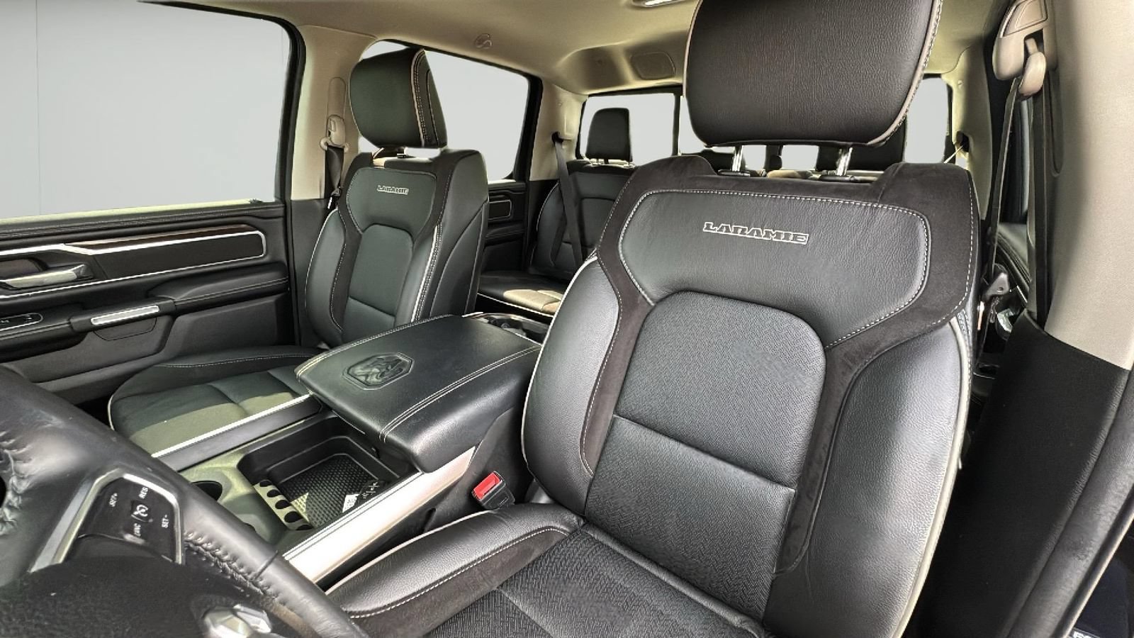 Used 2022 RAM 1500 Laramie AWD/4WD image 13