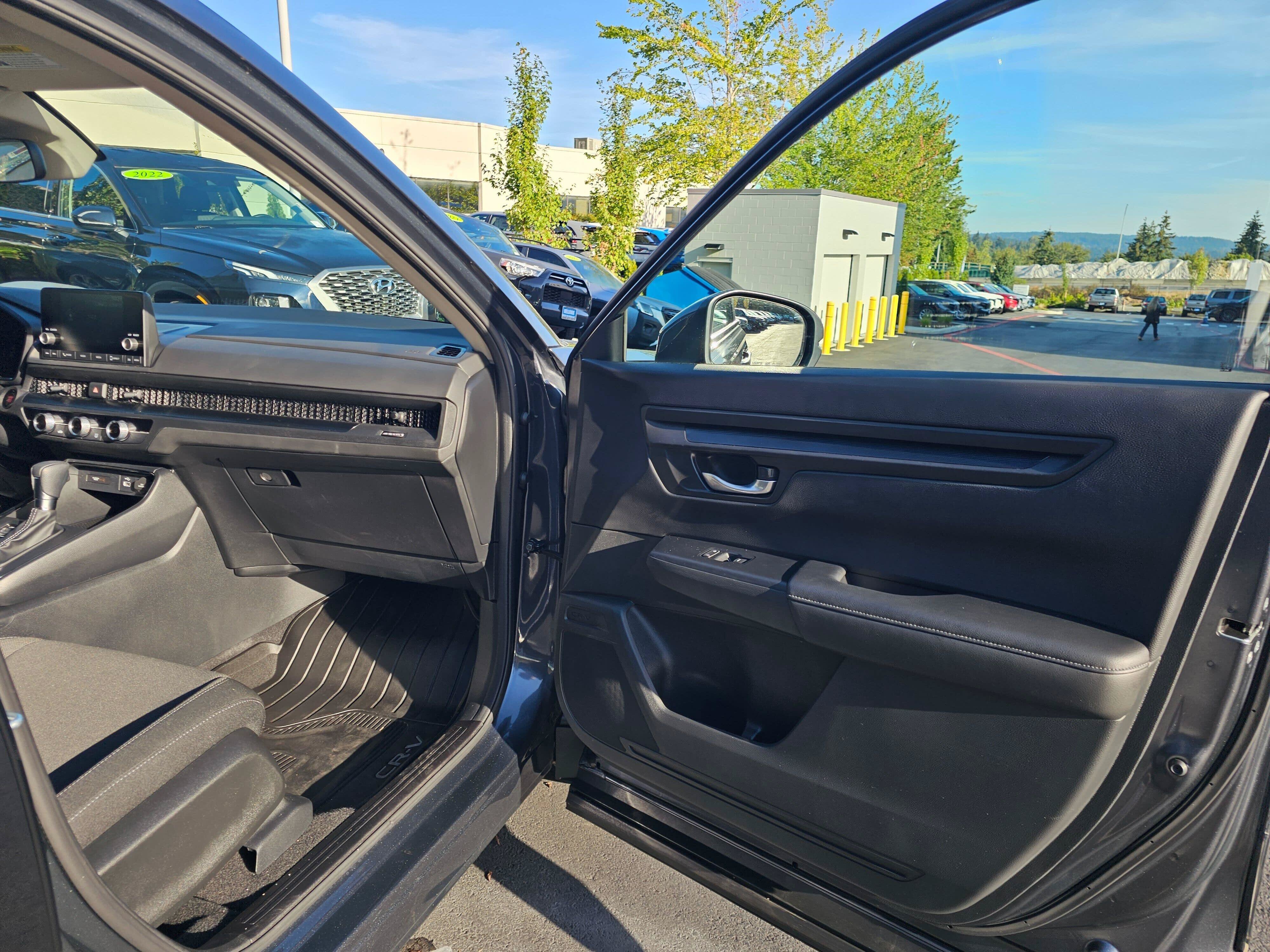 Used 2024 Honda CR-V LX image 11