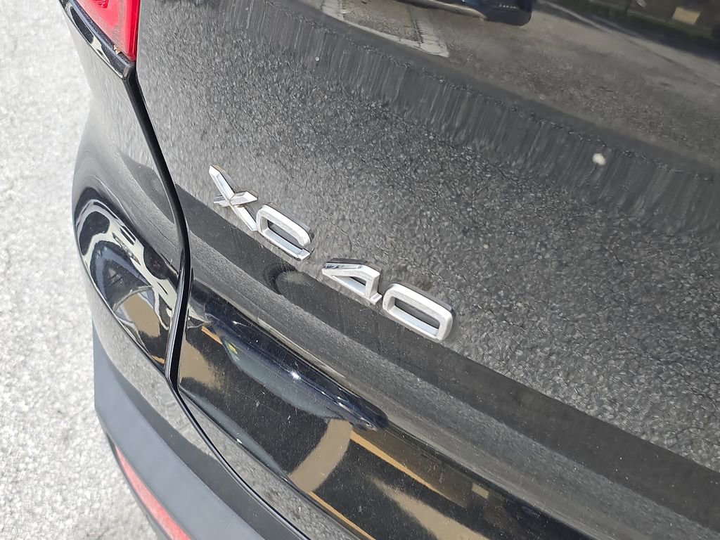 Used 2019 Volvo XC40 T5 Momentum image 7