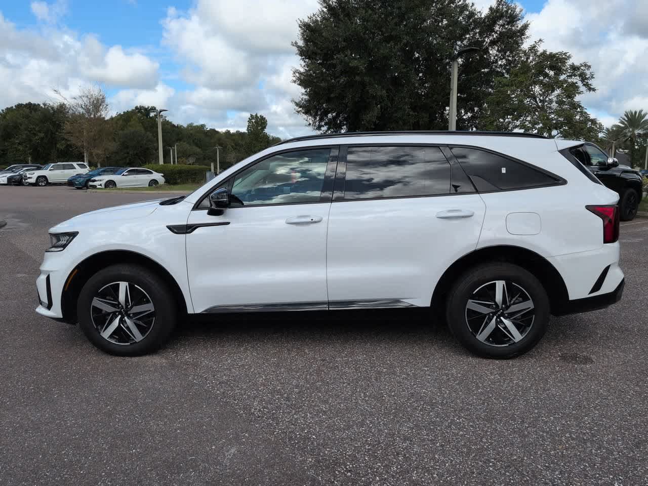 Used 2023 Kia Sorento S w/ Panoramic Sunroof Package FWD image 3