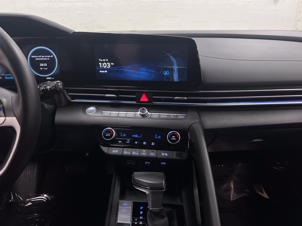 Used 2023 Hyundai Elantra Limited FWD image 18
