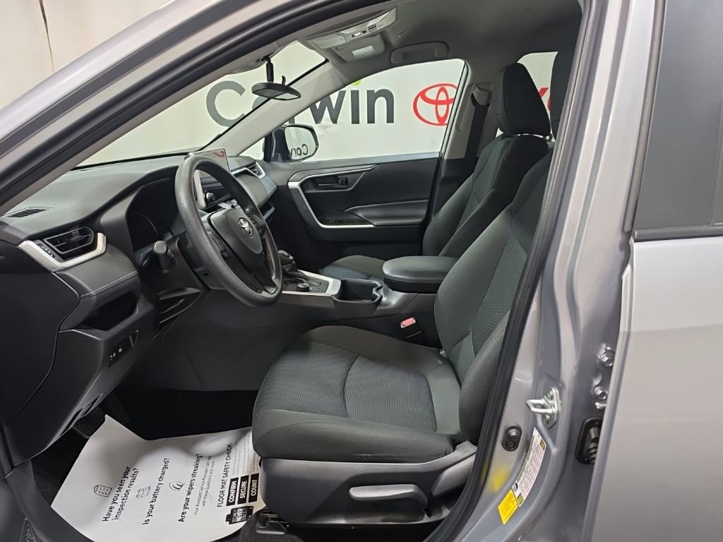Used 2025 Toyota RAV4 LE image 23