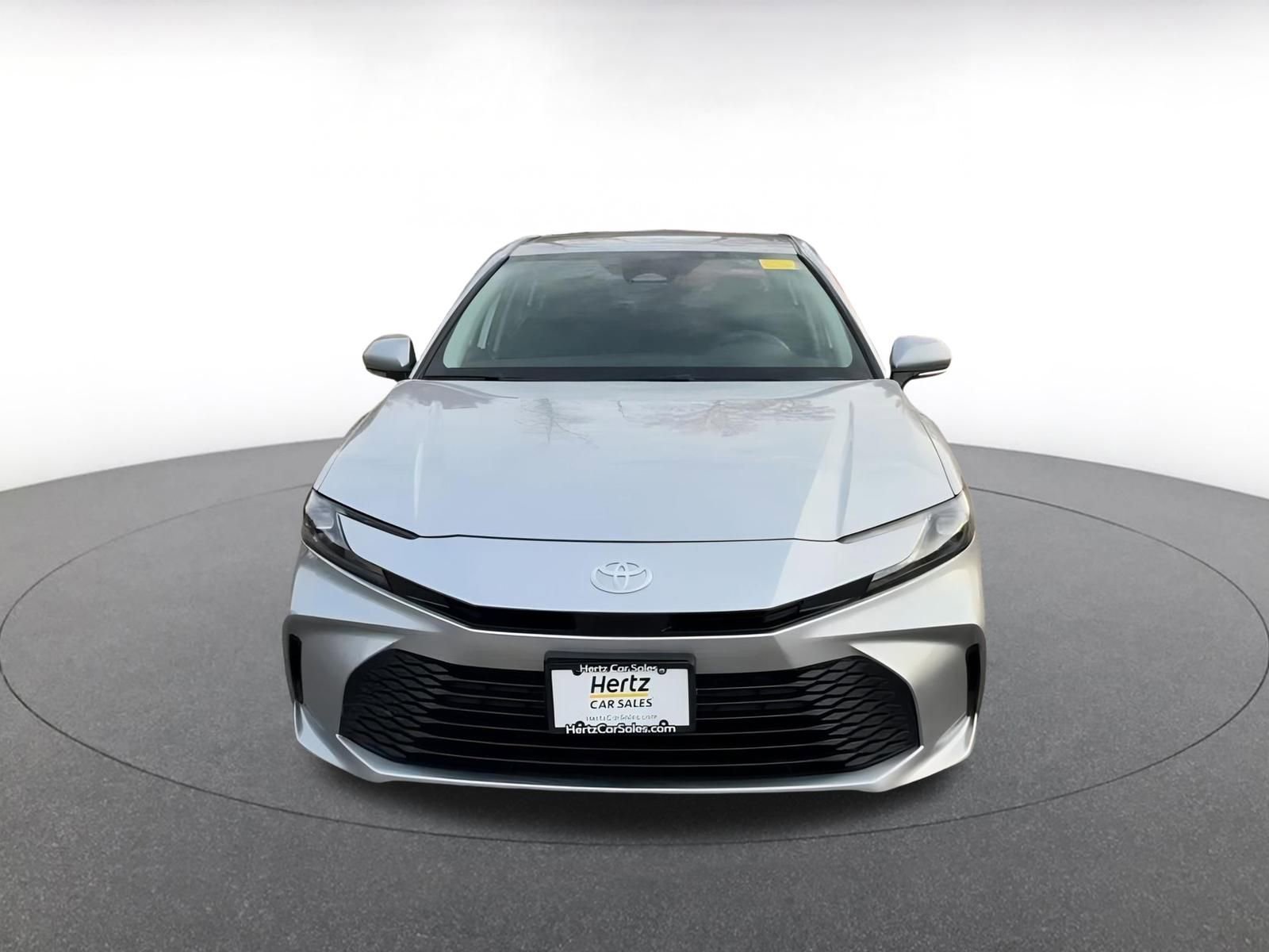 Used 2025 Toyota Camry LE image 4