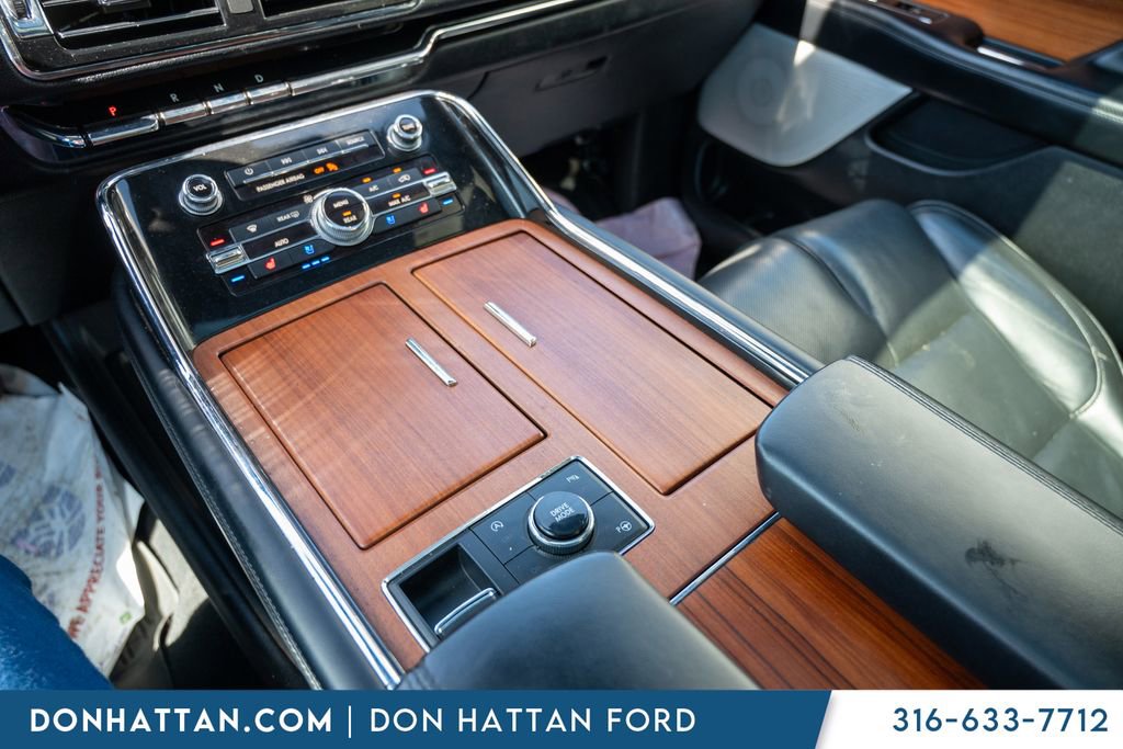 Used 2019 Lincoln Navigator Reserve image 14