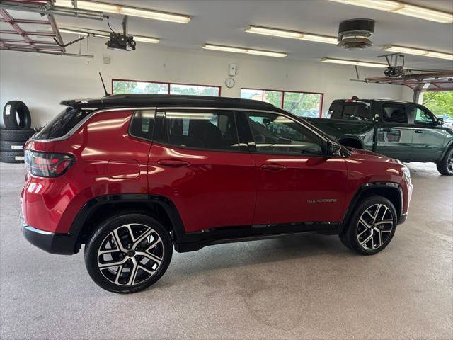 Certified 2025 Jeep Compass Limited w/ Elite Group AWD/4WD image 32