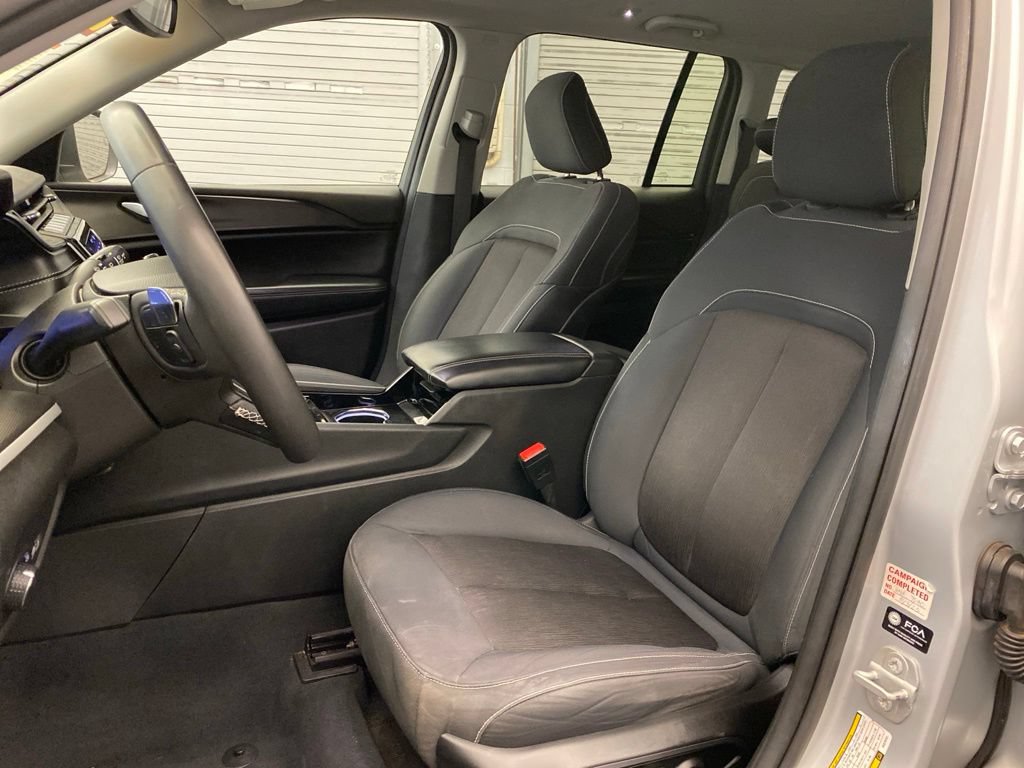 Certified 2023 Jeep Grand Cherokee Laredo AWD/4WD image 19