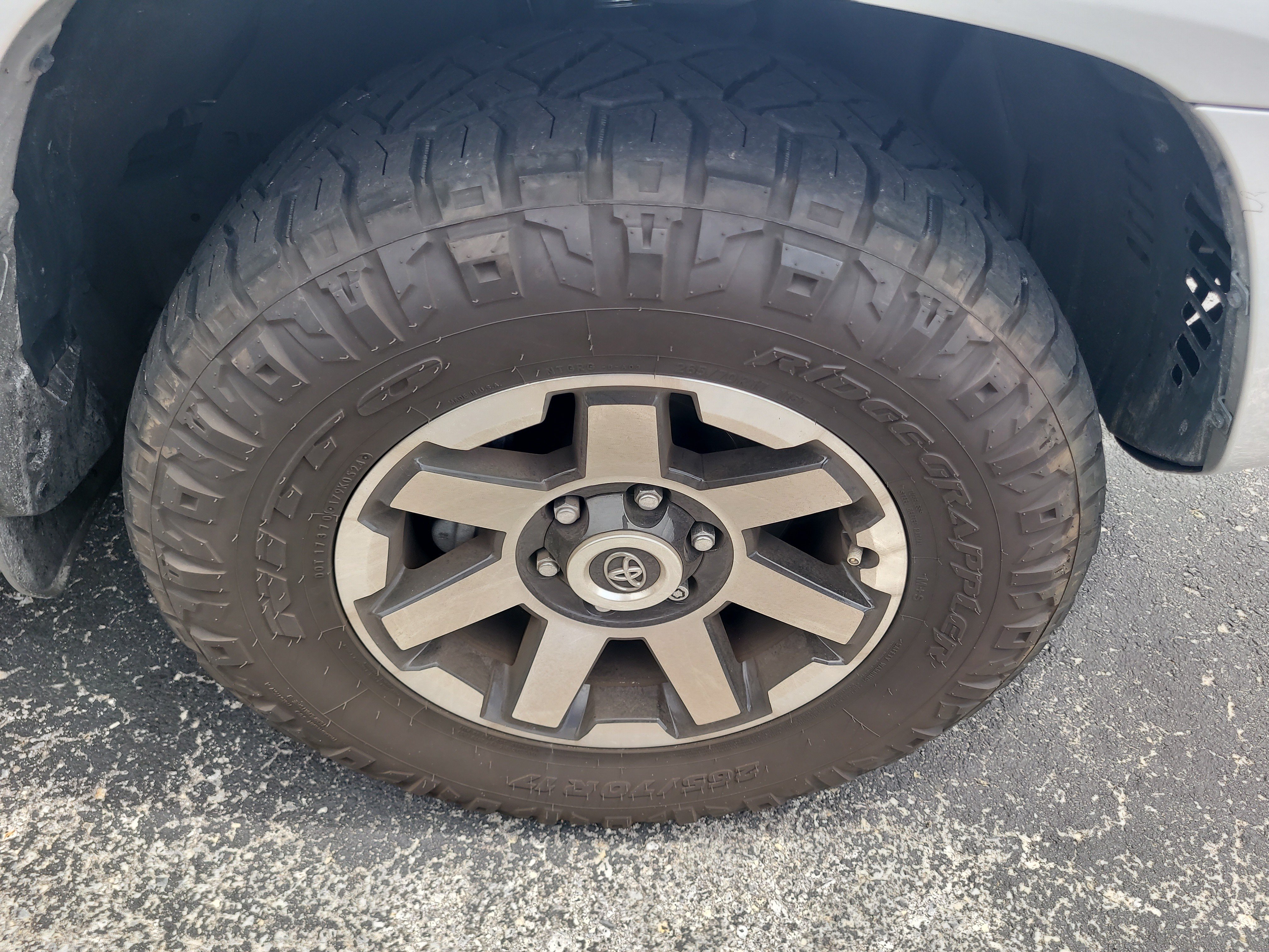 Certified 2024 Toyota 4Runner TRD Off-Road Premium w/ Moonroof Package AWD/4WD image 9