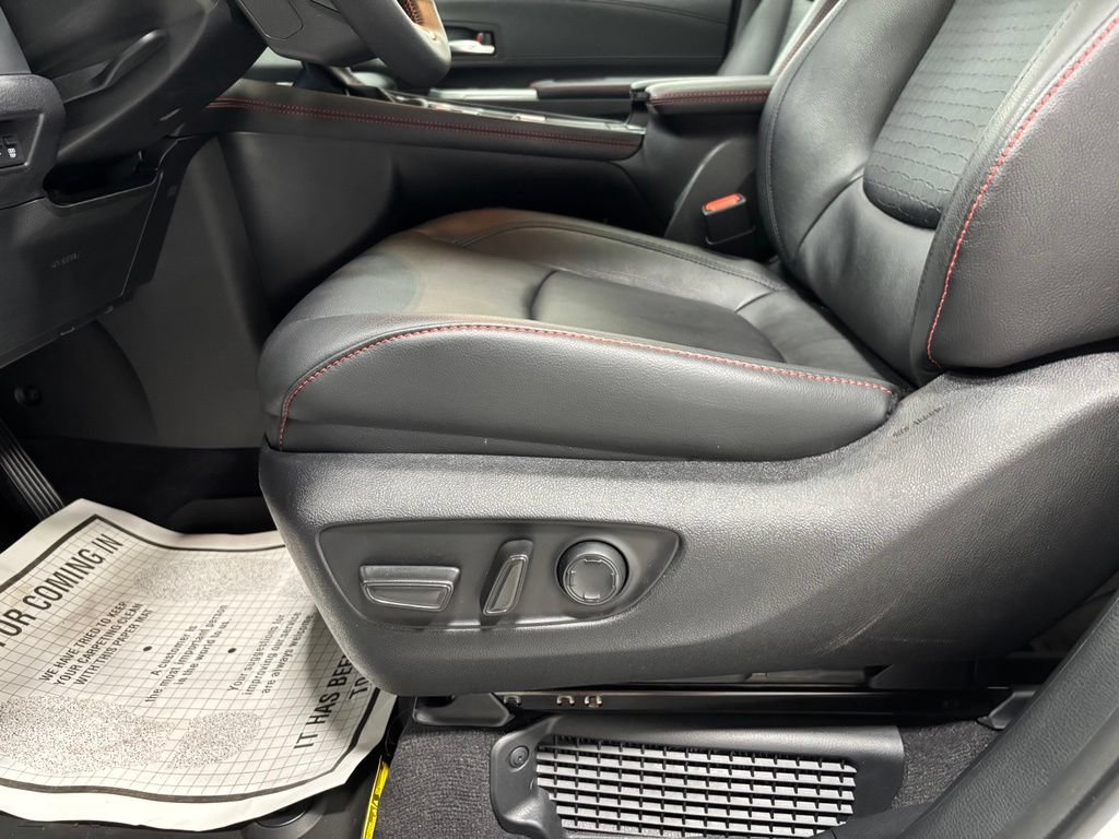 Used 2025 Toyota Sienna XSE FWD image 12