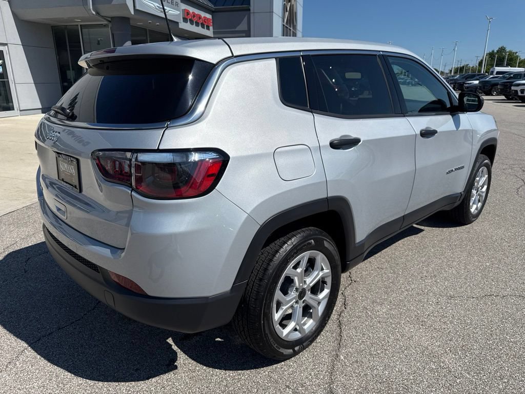 Used 2025 Jeep Compass Sport AWD/4WD image 5