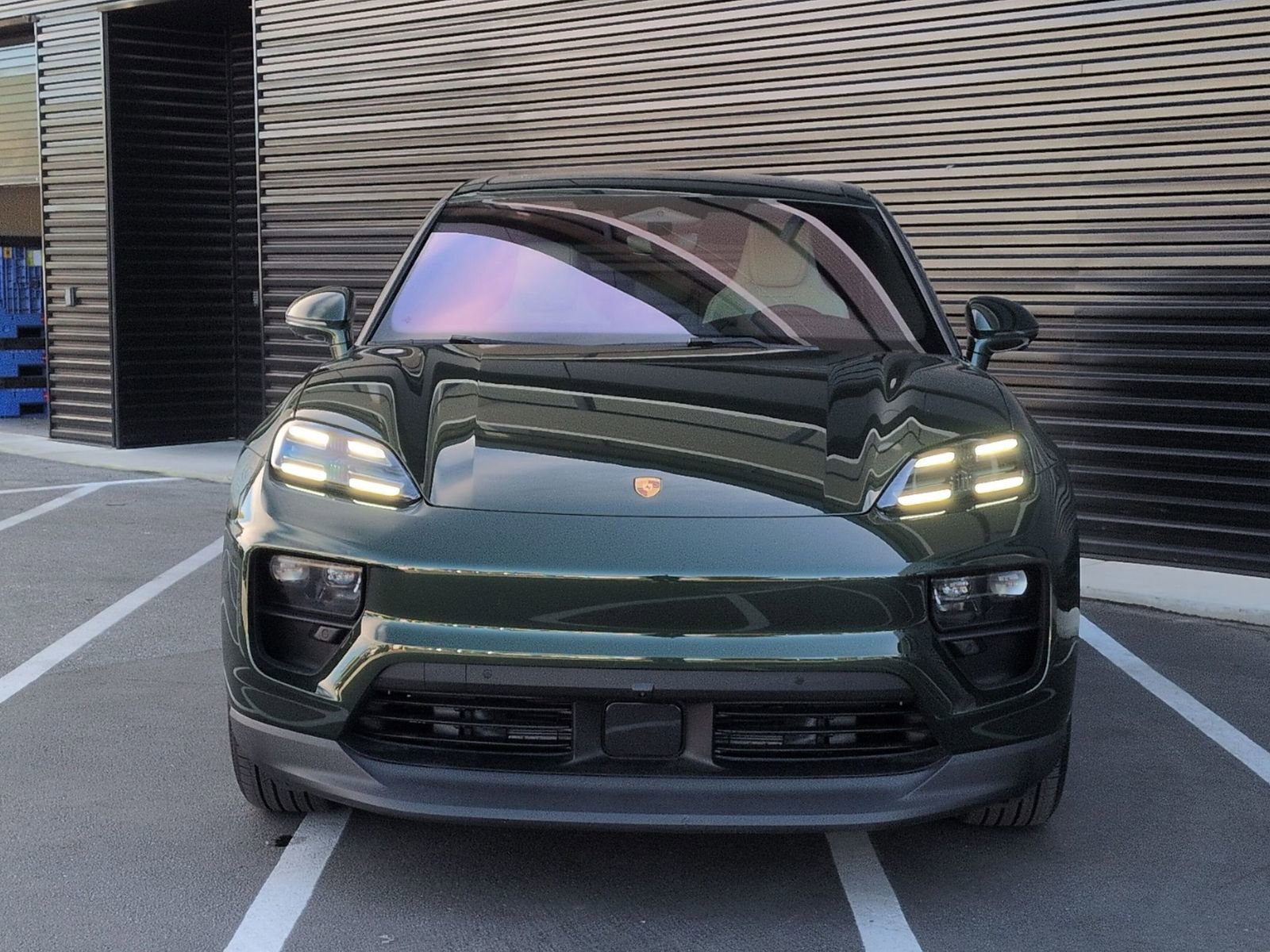 Certified 2025 Porsche Macan Electric image 6