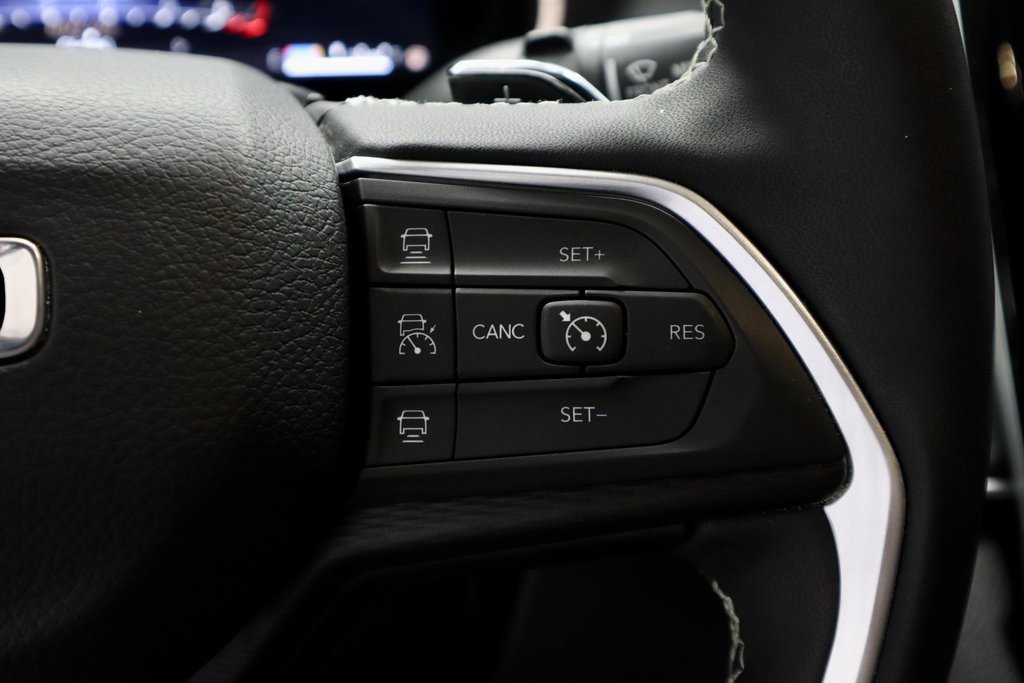 Used 2025 Jeep Grand Cherokee L Laredo w/ Luxury Tech Group I image 33