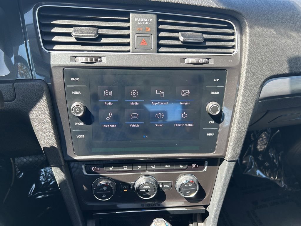 Used 2019 Volkswagen e-Golf SE FWD image 14