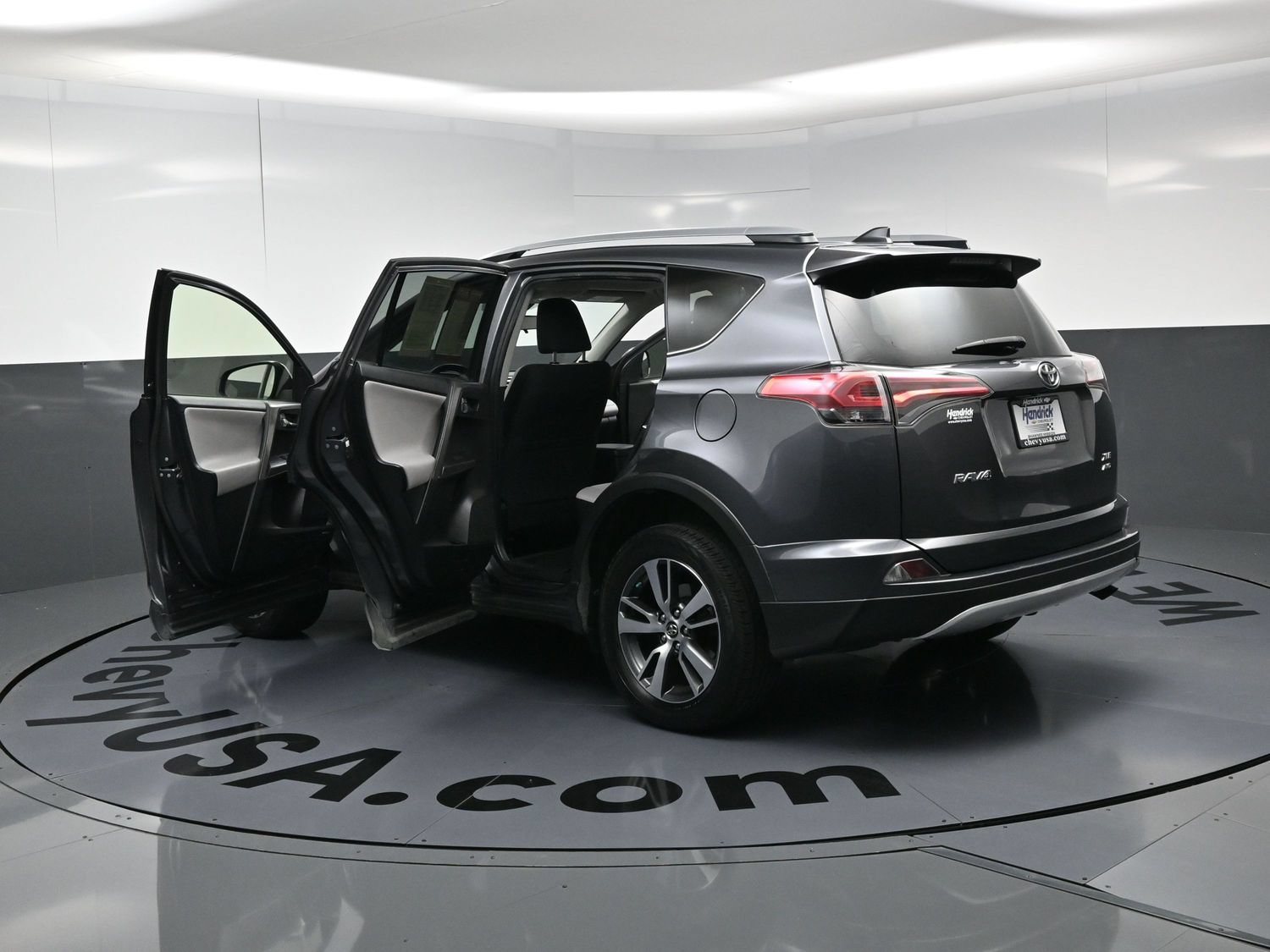 Used 2018 Toyota RAV4 XLE AWD/4WD image 25