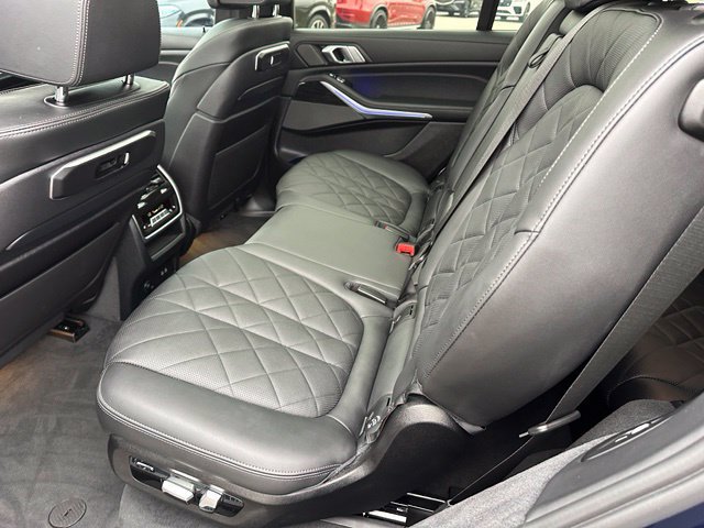 Used 2023 BMW X7 xDrive40i w/ M Sport Package AWD/4WD image 18