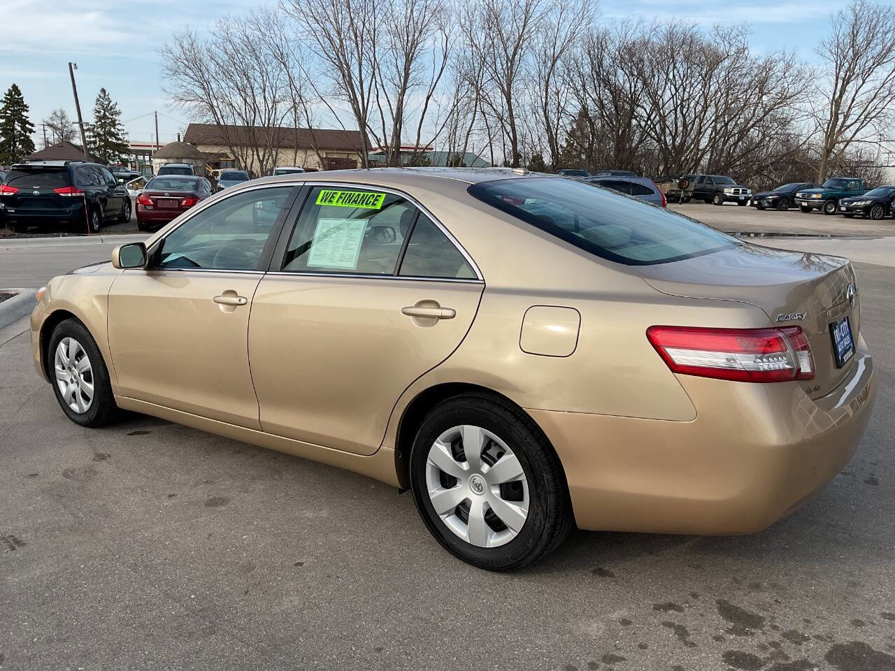 Used 2010 Toyota Camry LE image 4