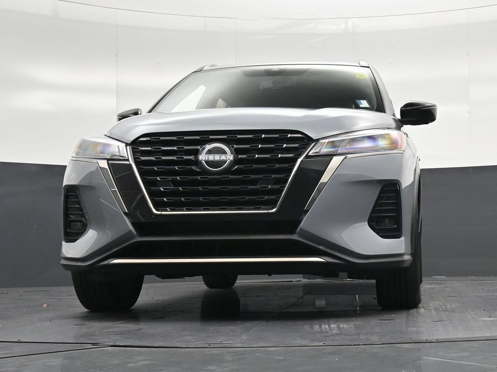 Used 2022 Nissan Kicks SR w/ Premium Package FWD image 32