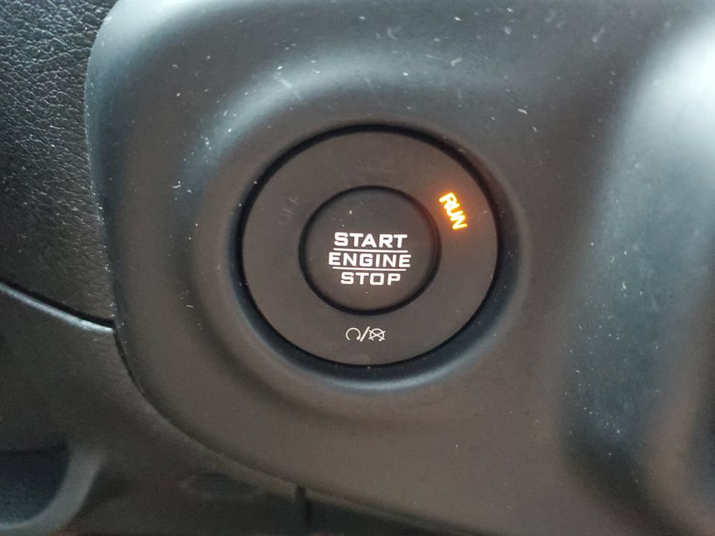 Used 2018 Jeep Wrangler Unlimited Sahara AWD/4WD image 24