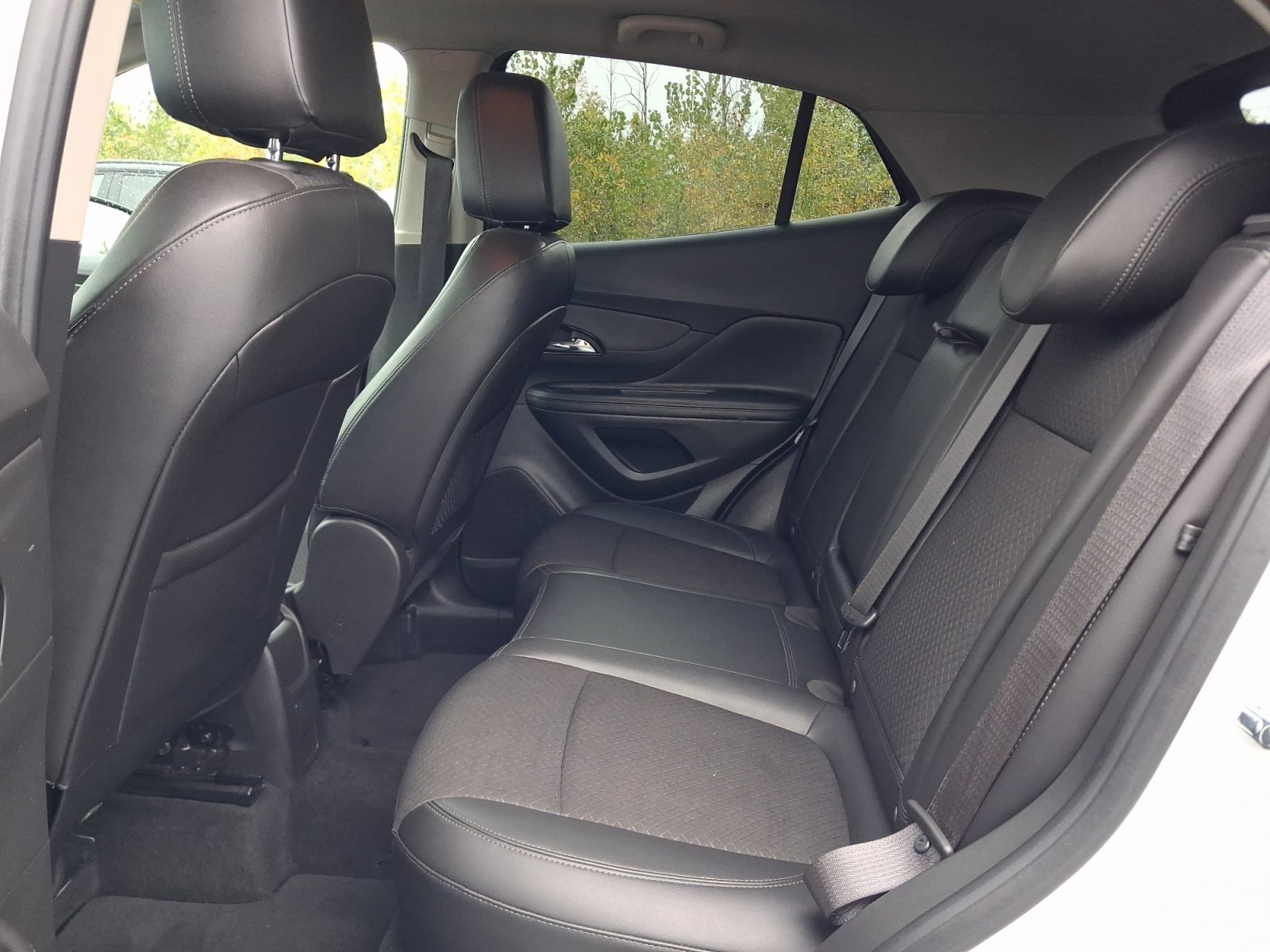 Used 2019 Buick Encore Sport Touring AWD/4WD image 8