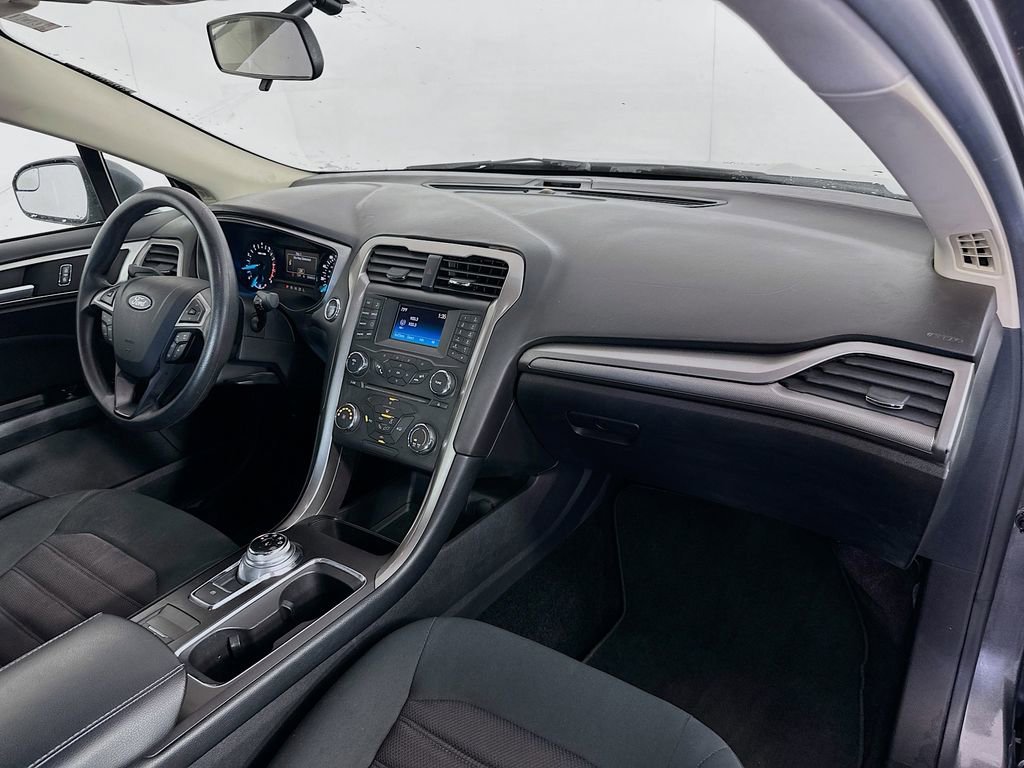 Used 2017 Ford Fusion SE image 26